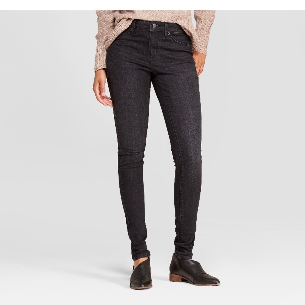 Universal Thread Short Black High Rise Jegging.